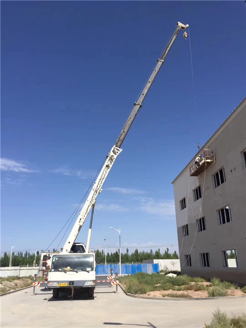 平坝区“轻装强干”—— 吊车的 “轻量化臂架” 技术